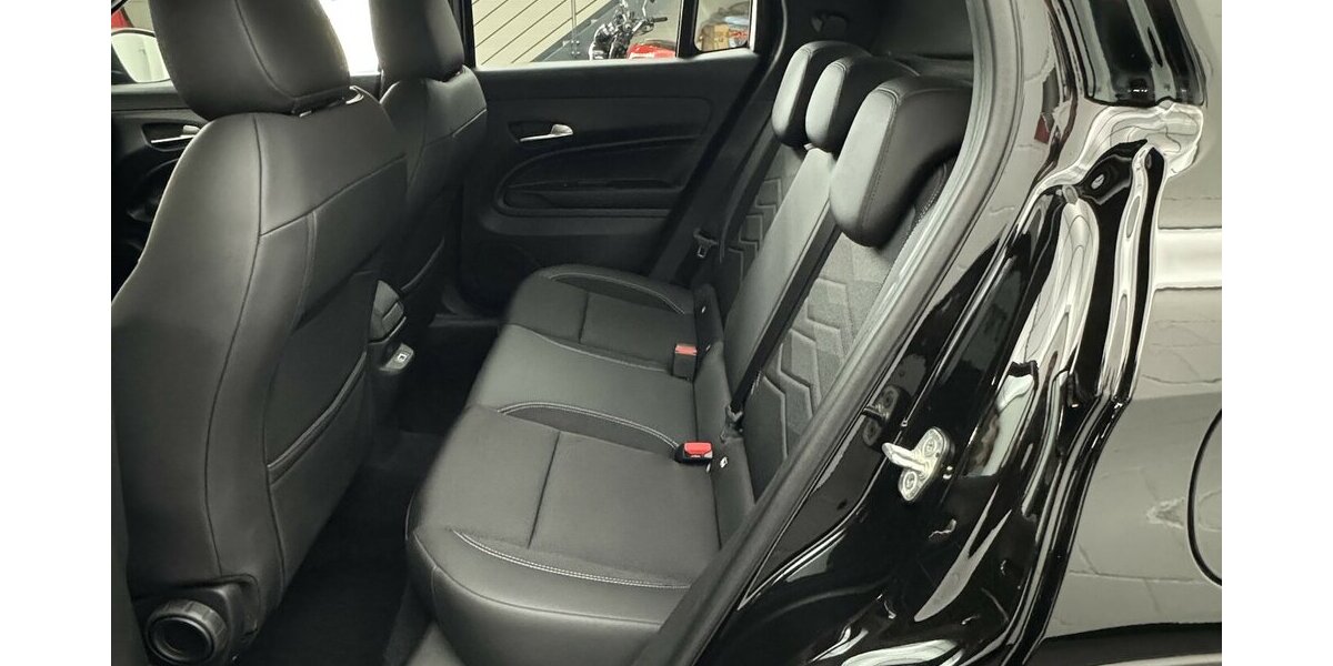 Jeep Avenger 1.2 Altitude Kamera JBL Soundsystem 27.213 km 20.450 &euro; Lich 35423
