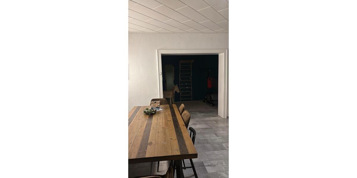 Etagenwohnung Schwülper - 6 Zimmer, 183 m&sup2;, 1.500&euro; | Angebot:25658693