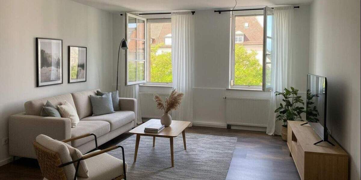 Erstbezug nach Renovierung : 4 - Zimmerwohnung am Marktplatz - auch WG geeignet 4 zimmer