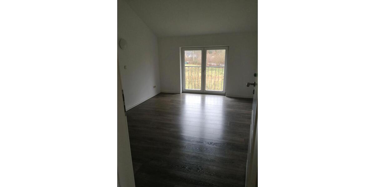 Etagenwohnung Albersdorf - 3 Zimmer, 150 m&sup2;, 1.000&euro; | Angebot:25102333