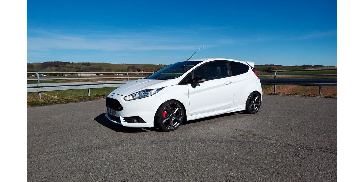 Ford Fiesta 102.561 km 12.800 &euro; Reinsdorf 08141