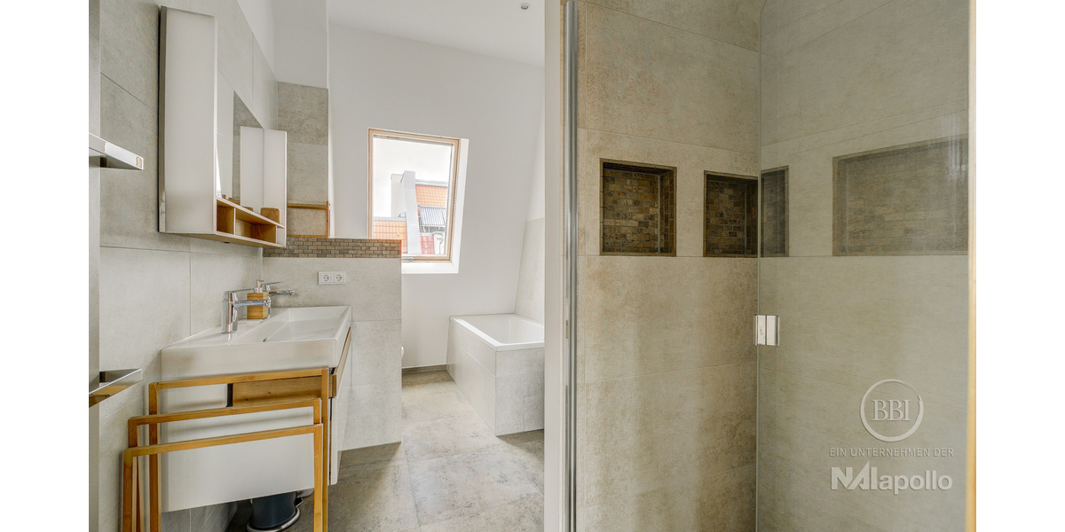 LICHTDURCHFLUTETE DACHGESCHOSSWOHNUNG MIT AUFZUG UND TERRASSE IN BEGEHRTER KIEZLAGE! - Dachgeschoßwohnung Berlin Friedrichshain | Angebot:26854784