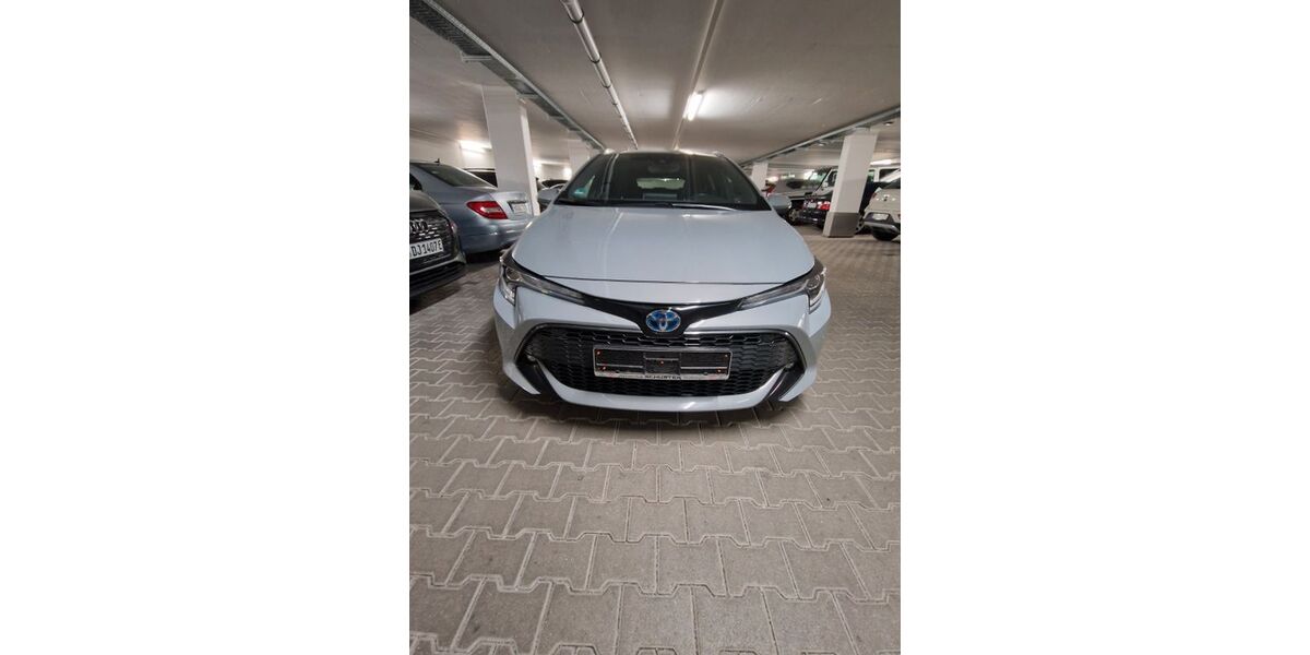 Toyota Corolla 42.000 km 24.500 &euro; München 81927