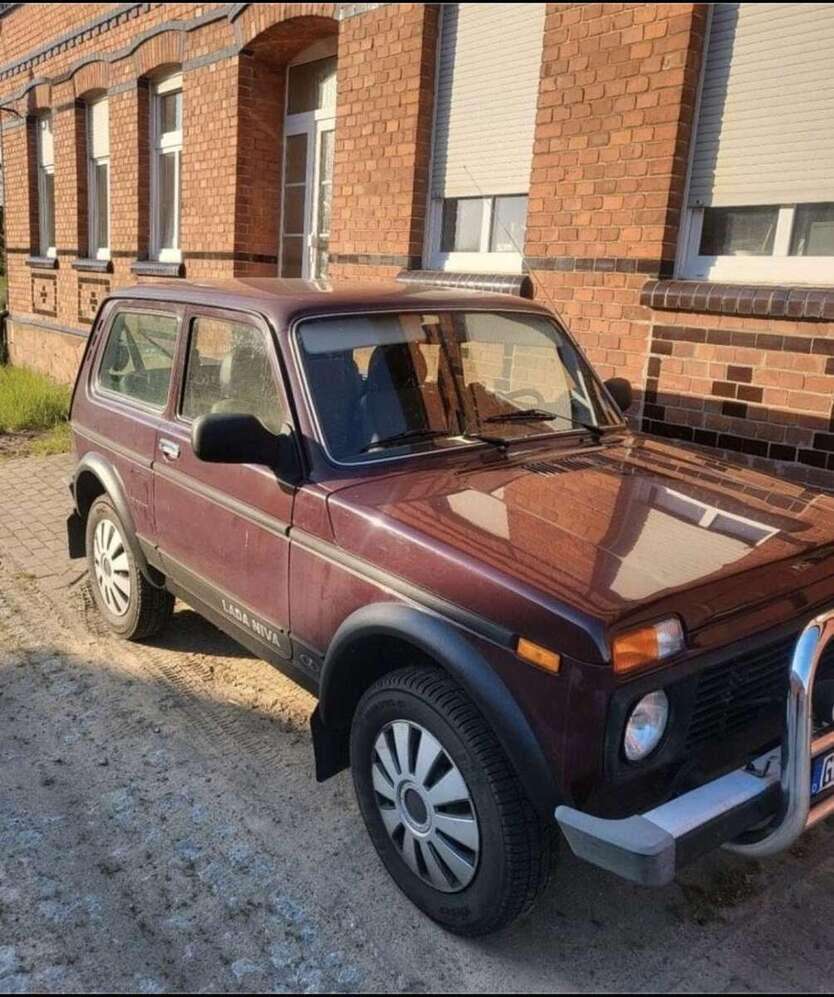 Lada Niva 77.000 km 8.200 € Berlin 10179