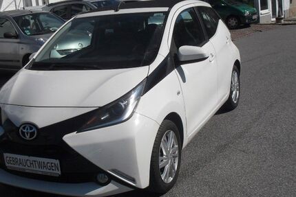 Toyota Aygo (X) 66.100 km 6.890 &euro; Pirna 01796