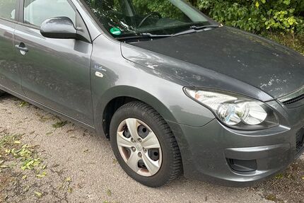 Hyundai i30 59.000 km 4.999 € München 81829