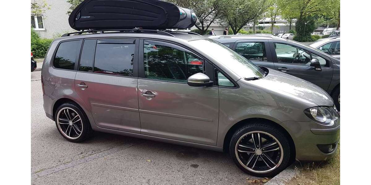 VW Touran 103.656 km 9.800 € München 81739