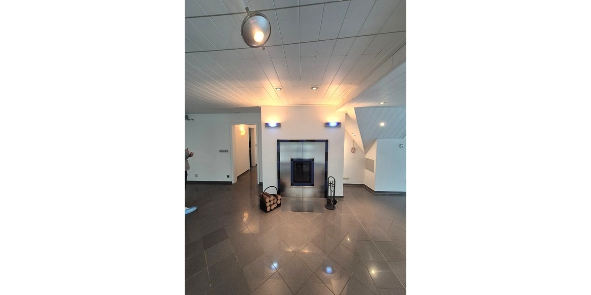 Gepflegte, großzügige 2-Etagen-Wohnung mit Kamin & Carport zu vermieten – wohnen wie im eigenen Haus 5 zimmer