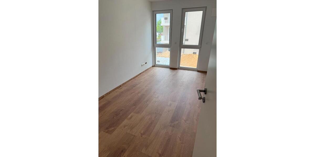 Erdgeschoßwohnung Dresden Klotzsche - 4 Zimmer, 100 m&sup2;, 1.750&euro; | Angebot:26478455