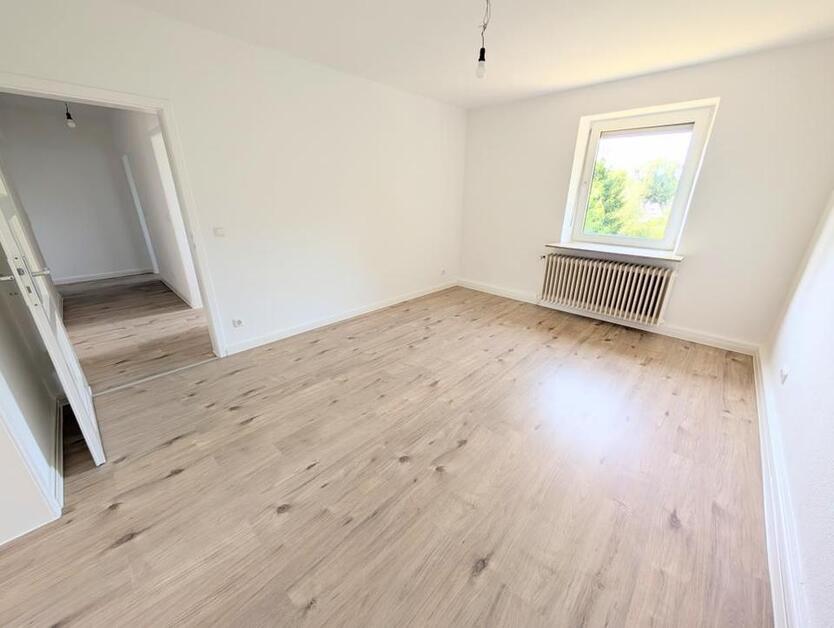 **Renovierte Wohnung mit modernem Tageslichtbad und eigenem Garten gewünscht? Dann zugreifen!** zimmer