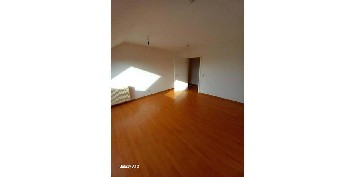 Dachgeschoßwohnung Oschatz - 1 Zimmer, 70 m&sup2;, 495&euro; | Angebot:25148250