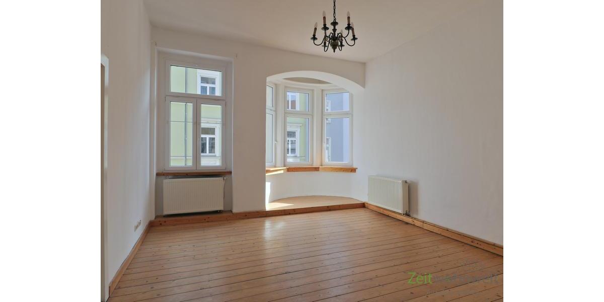(12403_01) MGN: helle 2-Raum-Wohnung mit Parkett, Holzdielung, Stuckdecken, Balkon und Einbauküche in der Innenstadt - Etagenwohnung Meiningen | Angebot:25343658