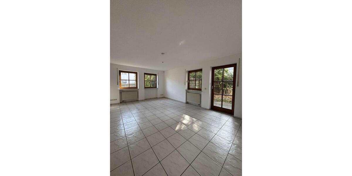 Erdgeschoßwohnung Kaufbeuren - 2.5 Zimmer, 69 m&sup2;, 715&euro; | Angebot:25512899