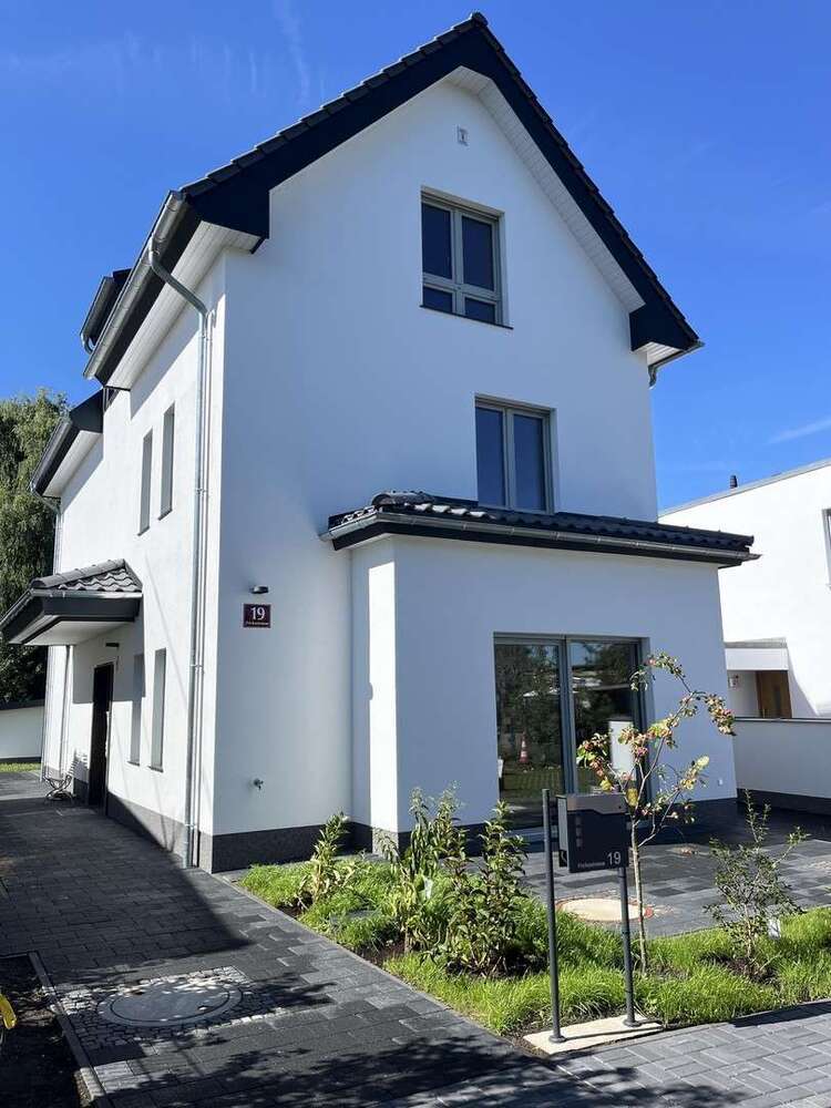 Haus zum Mieten in Berlin 4.250 € 194 m²