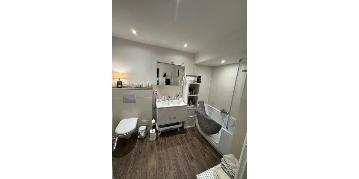 Zweifamilienhaus + Einliegerwohnung auf großem Grundstück – ruhig 11 zimmer