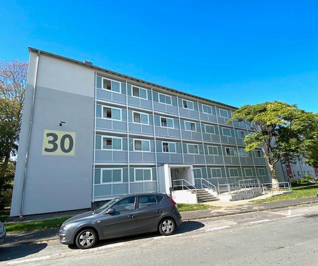 Frisch sanierte EG-Wohnung mit ebenerdiger Dusche und Balkon