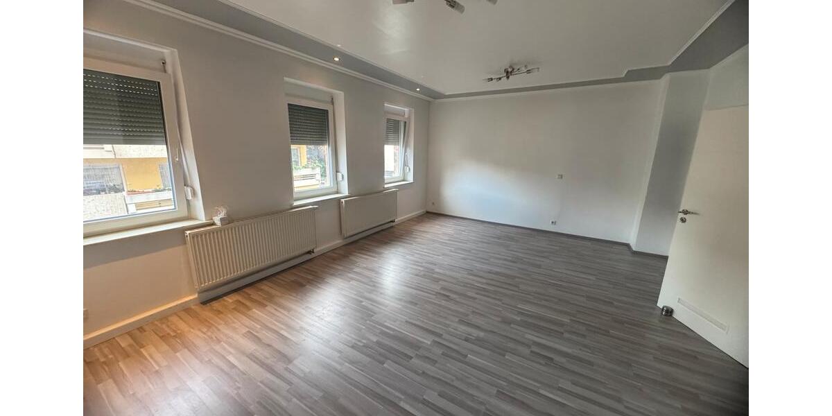 HELLE NEU RENOVIERTE 3 ZIMMER WOHNUNG zimmer