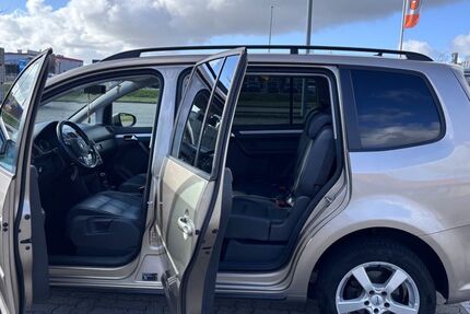 VW Touran 210.000 km 9.990 &euro; Husum 25813
