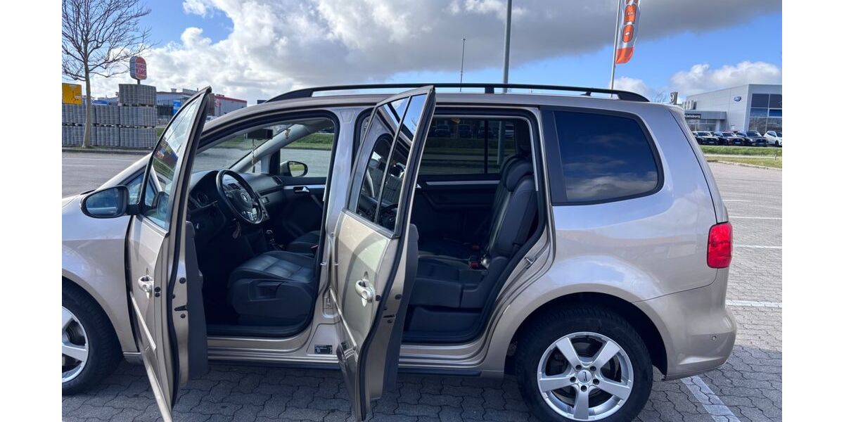 VW Touran 210.000 km 9.990 &euro; Husum 25813