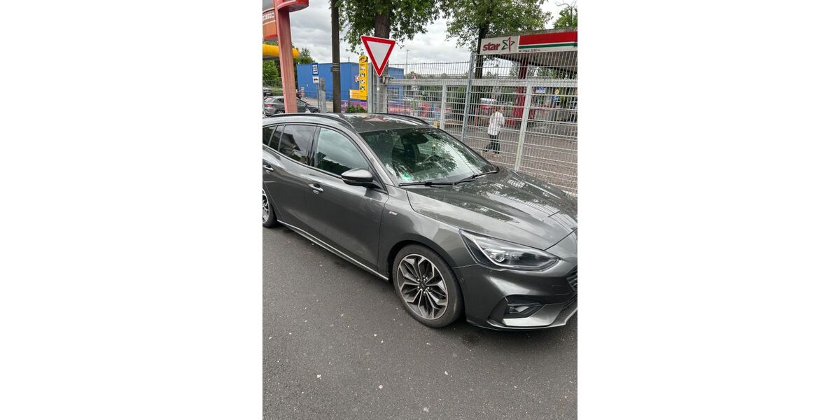 Ford Focus 96.000 km 18.700 &euro; Wiesbaden 65203
