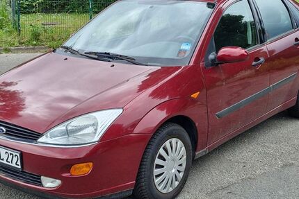Ford Focus 88.963 km 2.599 &euro; Stade 21680