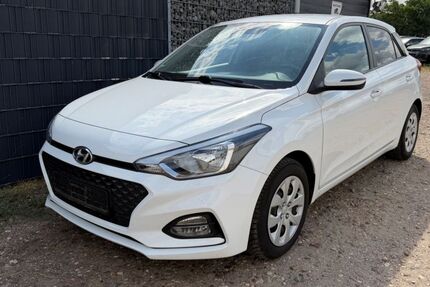 Hyundai i20 89.378 km 8.900 &euro; Geilenkirchen 52511