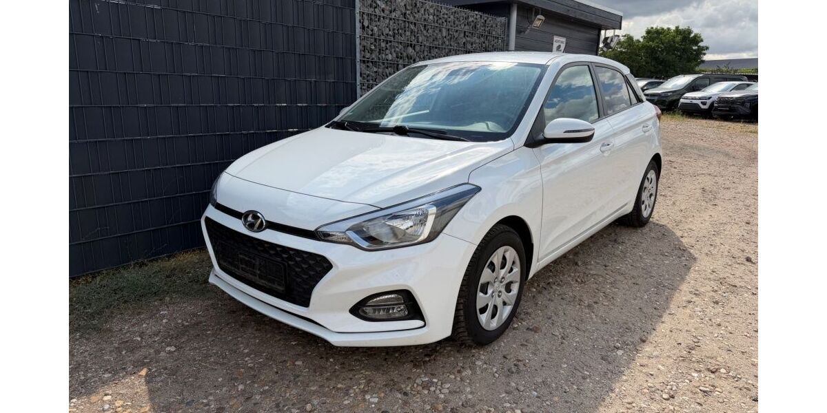 Hyundai i20 89.378 km 8.900 &euro; Geilenkirchen 52511