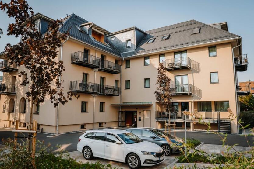 möbliertes Dachgeschoss Apartment mit Blick über die Stadt