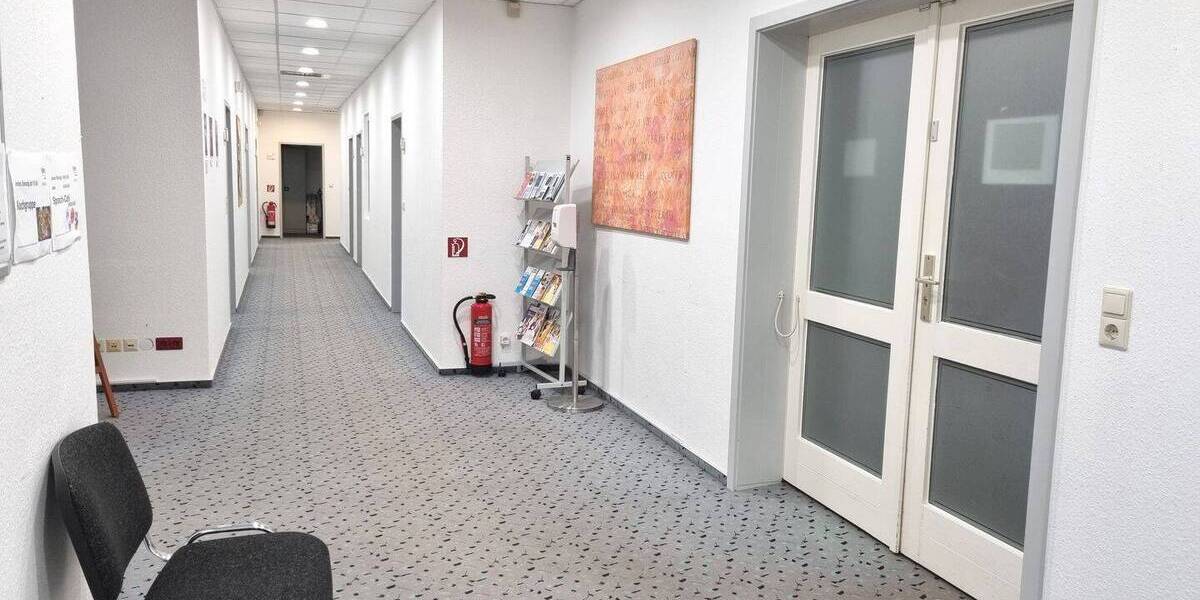 Gewerbeobjekt Bremerhaven Geestemünde - 8 Zimmer, 310 m&sup2;, 2.500&euro; | Angebot:26731166