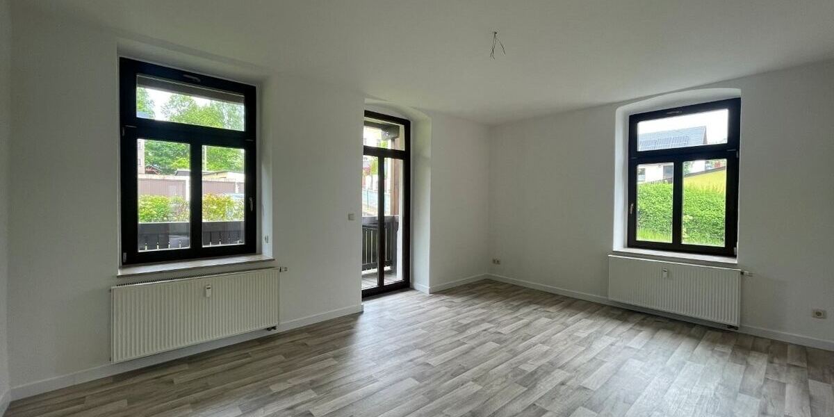 Zur ANLAGE: Komplett renoviert und modernisiert - mit Tageslichtbad, Balkon, Garage und Stellplatz! - Erdgeschoßwohnung Bärenstein Niederschlag | Angebot:26003489