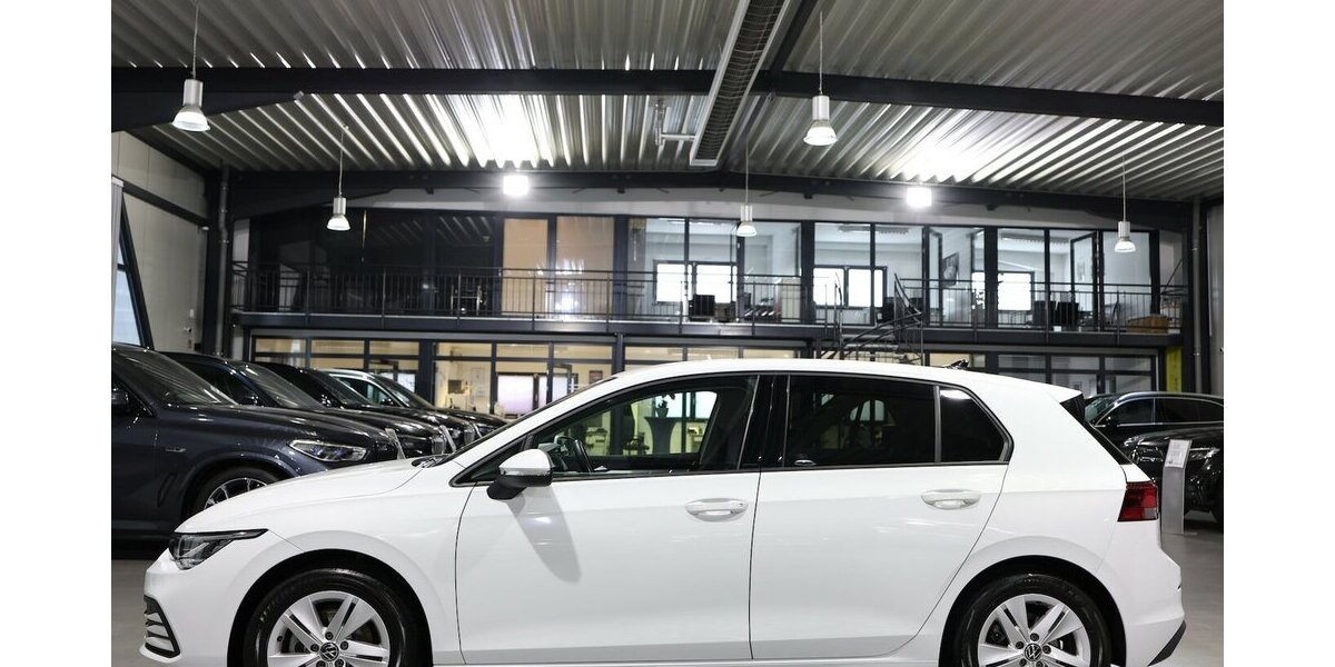 VW Golf VIII 2.0 TDI DSG LIFE IQ / NAVI+KAMERA, LED 53.000 km 21.998 &euro; Hamm 59077