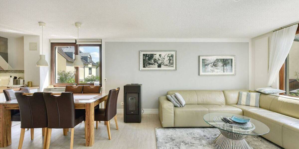 +++ TOP gepflegt & modernisiert - sonnig & ruhig - 1-Fam.-REH - 2 Bäder mit Fenster - Hobbyraum, Pelletkamin, EBK, TG... 5 zimmer