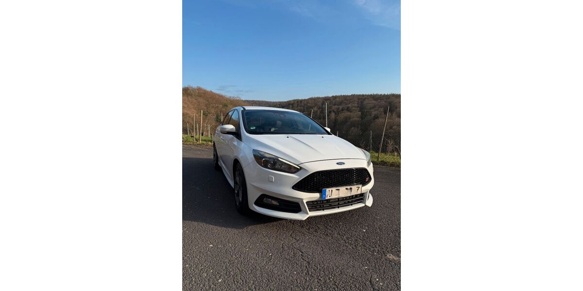 Ford Focus 136.000 km 12.500 &euro; Kahl am Main 63796