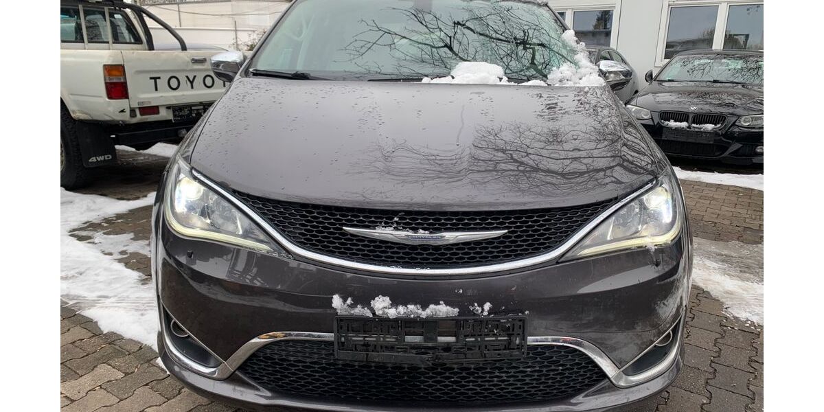 Chrysler Pacifica 212.000 km 9.990 &euro; Mannheim 68309