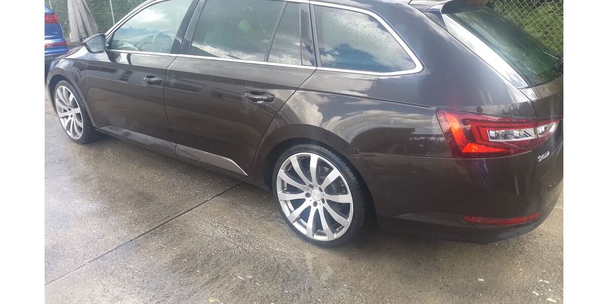 Skoda Superb 172.460 km 14.450 &euro; Heinsdorfergrund 08648