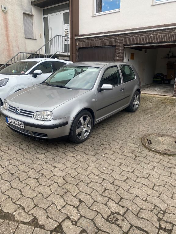VW Golf 214.000 km 2.950 € Schieder-Schwalenberg 32816