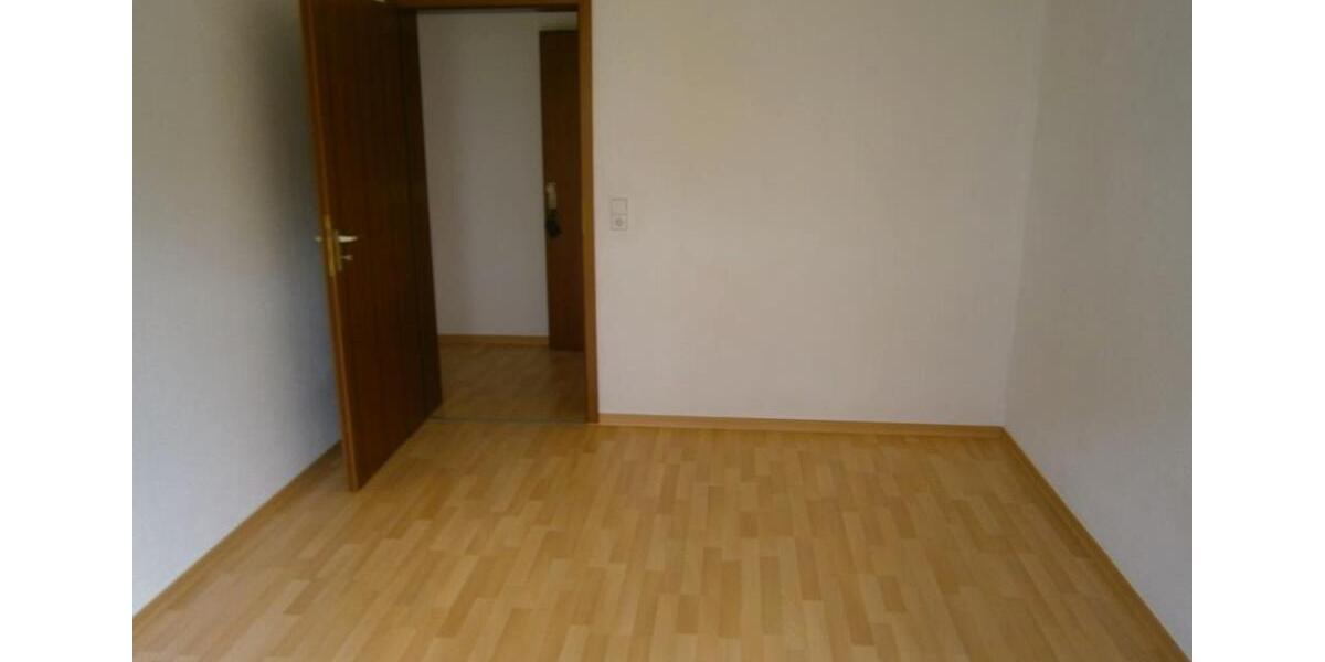 Erdgeschoßwohnung Hainichen - 3 Zimmer, 72 m&sup2;, 68.000&euro; | Angebot:27087066