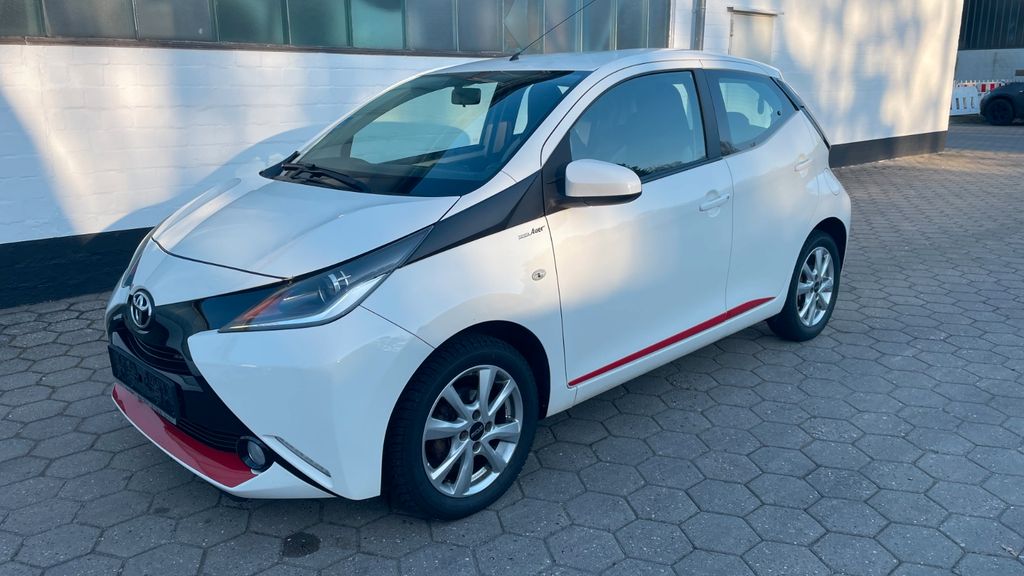 Toyota Aygo (X) 111.000 km 6.200 &euro; Stelle 21435