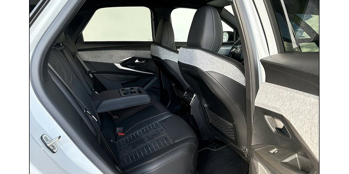Peugeot 3008 Hybrid 145 GT Voll-LED Kamera Assist. 29.900 km 26.690 &euro; Stade 21682
