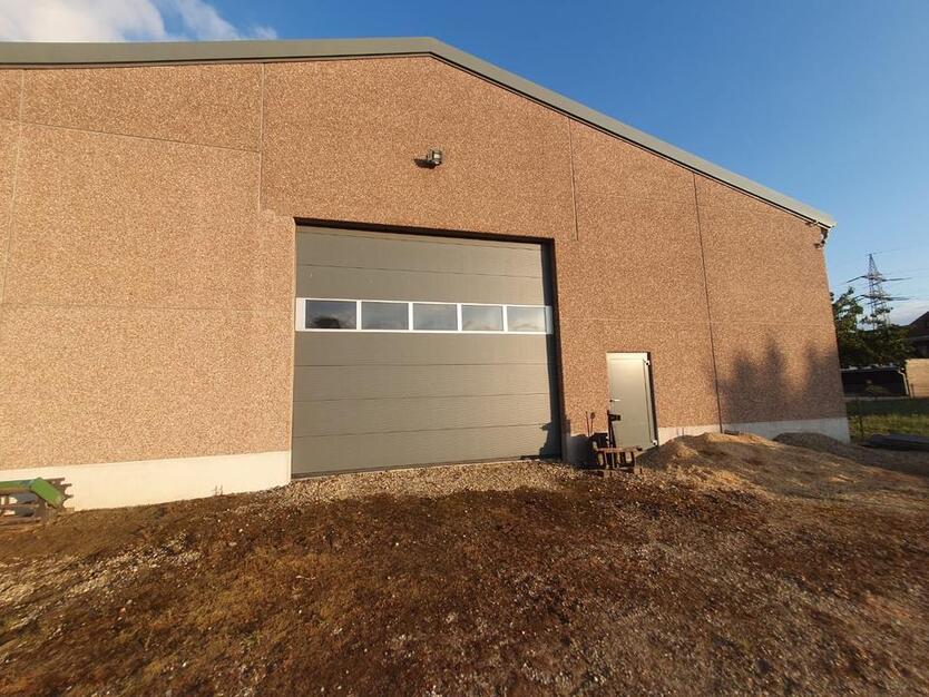 Vermiete Teilfläche einer isolierten Halle, Lagerhalle, Lager zimmer