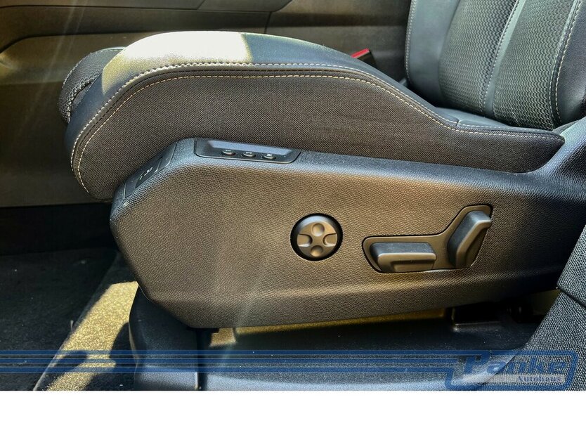 Peugeot 3008 GT 130 S&S EAT8*Massage*360°*Full-LED*NAV* 34.693 km 25.990 € Berlin 13187