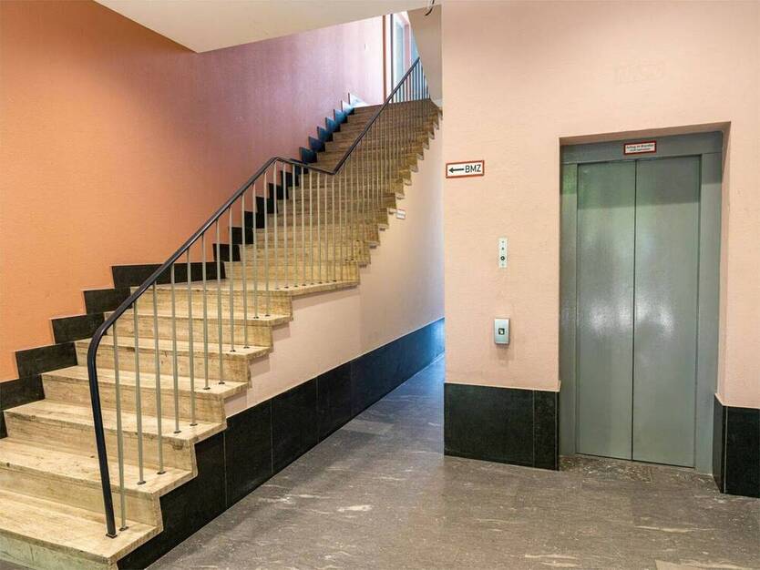 Frisches Wohngefühl! Modernisierte 3-Zimmer-Wohnung! Balkon, neues Bad, neuer Boden, Aufzug