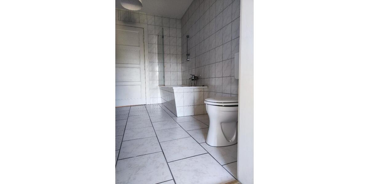 Viel Platz zum Wohnen mit Kamin, Stellplatz und Garten in Welzow 3 zimmer