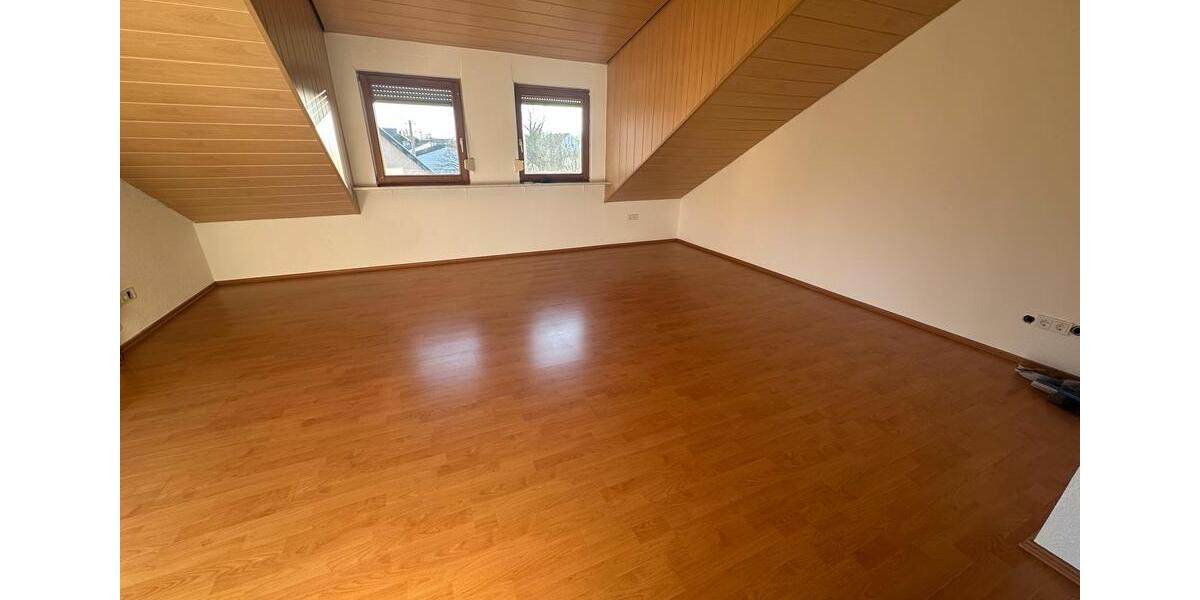 Großzügige 5ZKB Dachgeschosswohnung mit 2 Balkonen 5 zimmer