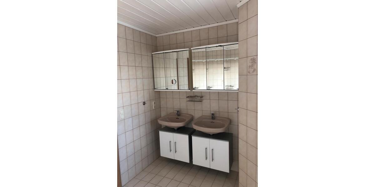 Doppelhaushälfte Rottenburg an der Laaber - 5 Zimmer, 120 m&sup2;, 1.150&euro; | Angebot:26041045
