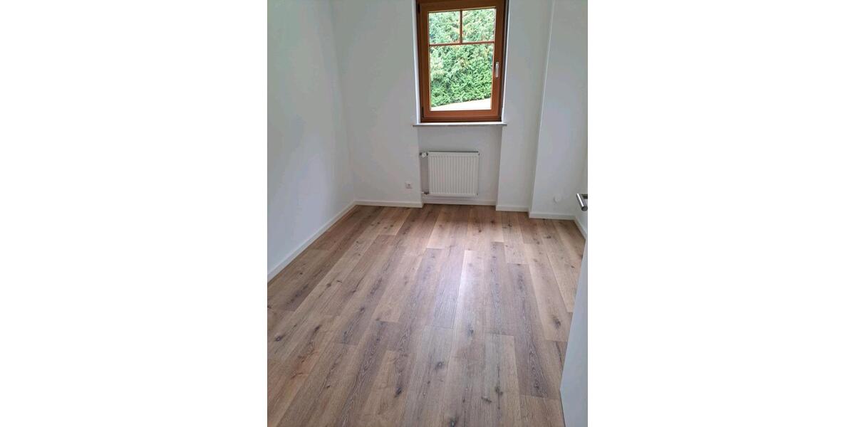 Erdgeschoßwohnung Bad Abbach - 5 Zimmer, 121 m&sup2;, 1.230&euro; | Angebot:23012086