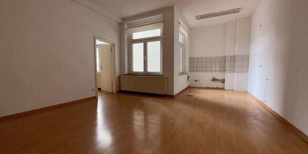 Etagenwohnung Zwickau Innenstadt - 5 Zimmer, 120 m&sup2;, 600&euro; | Angebot:24633493