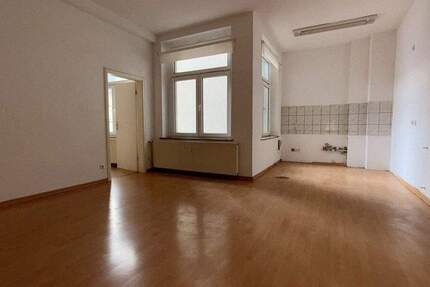 Wohnung Zwickau Innenstadt - 5 Zimmer, 120 m&sup2;, 600&euro; | Angebot:24633493