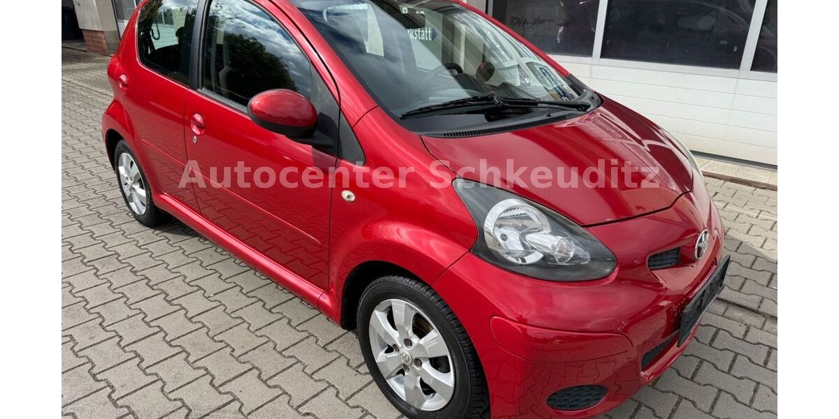 Toyota Aygo (X) 100.000 km 5.991 &euro; Schkeuditz 04435