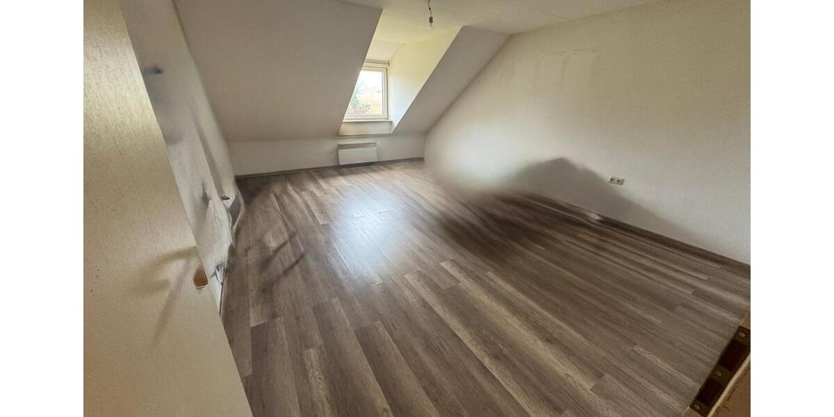 Dachgeschoßwohnung Ebern - 3 Zimmer, 80 m&sup2;, 500&euro; | Angebot:24946649